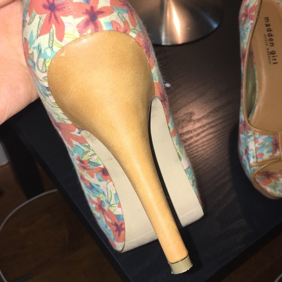 Madden Girl Floral Heels! Wore once! Size 8 - Picture 3 of 4